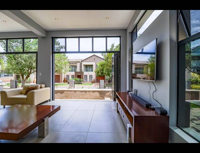 5 BEDROOM HOUSE FOR SALE IN COPPERLEAF ESTATE